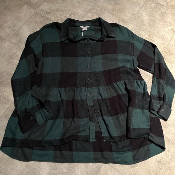 BNWT: American Eagle Super Soft Plaid Shirt with Flaired Bottom - Picture 1 of 3